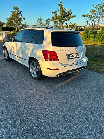 Mercedes-Benz GLK220 2 of 7