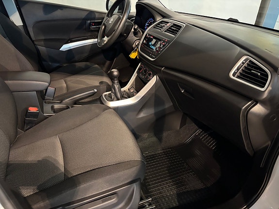Suzuki S-Cross 7 of 11