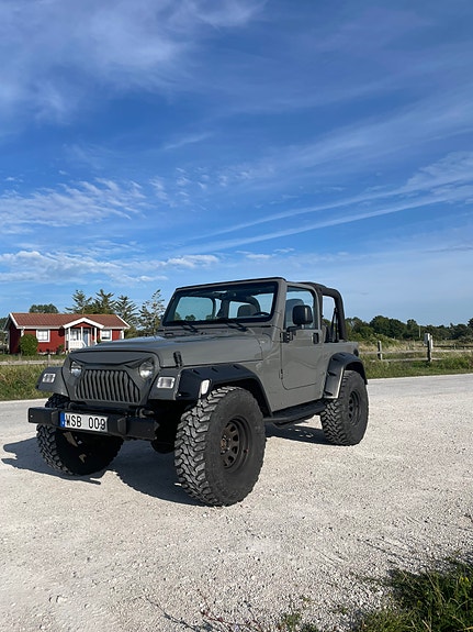 Jeep Wrangler 5 of 6