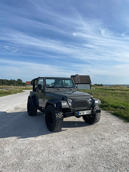 Jeep Wrangler 2 of 6