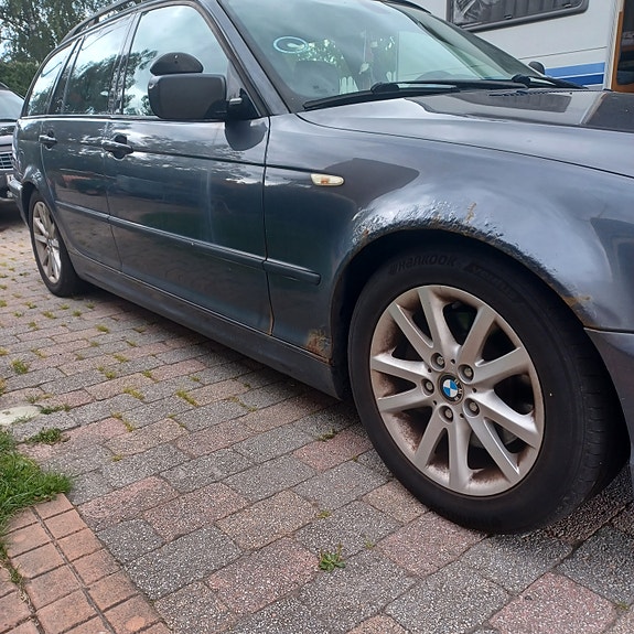 BMW 325i 4 of 5