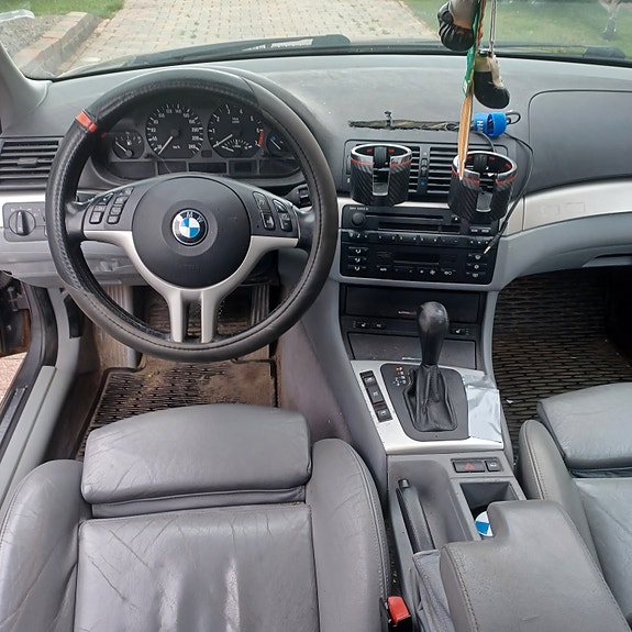 BMW 325i 2 of 5