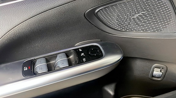 Mercedes-Benz C200 26 of 26