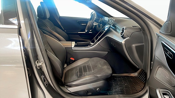 Mercedes-Benz C200 3 of 26