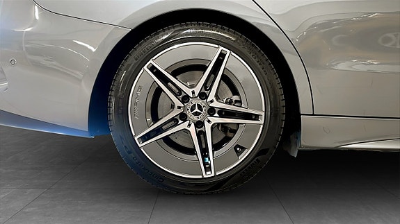 Mercedes-Benz C200 9 of 26