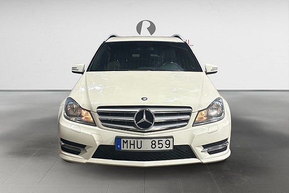 Mercedes-Benz C220 10 of 17