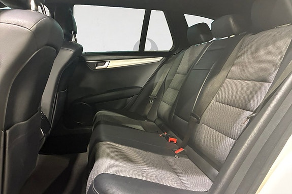 Mercedes-Benz C220 14 of 17