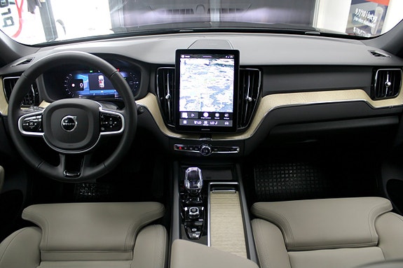 Volvo XC60 11 of 30