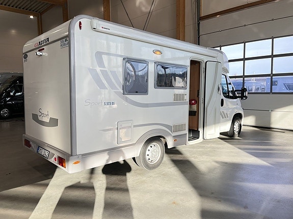Adria Sport 573 DS / B-körkort / Solcell / Dubbelbädd / 2 of 18