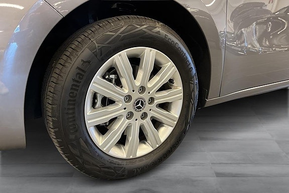 Mercedes-Benz T180 d 17 of 21