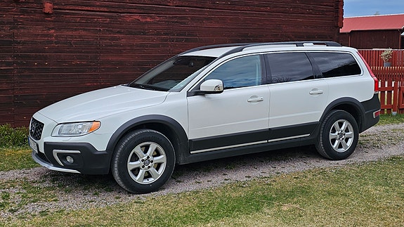 Volvo XC70 2 of 5