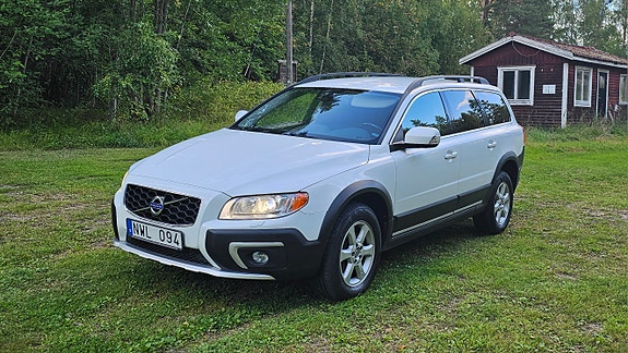 Volvo XC70 2 of 14