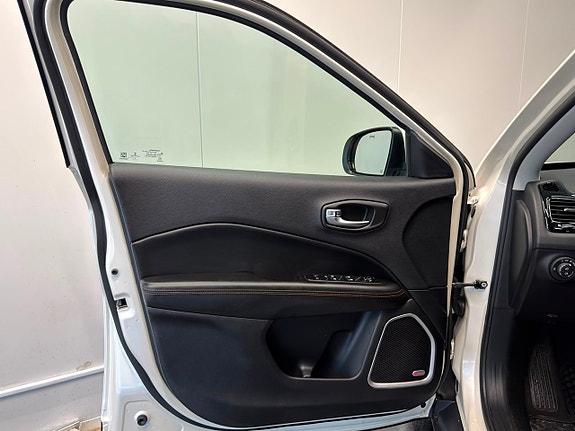 Jeep Compass 18 of 30