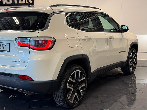 Jeep Compass 14 of 30