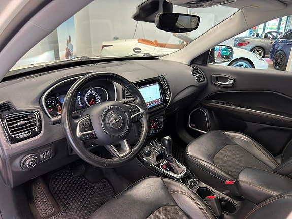 Jeep Compass 16 of 30