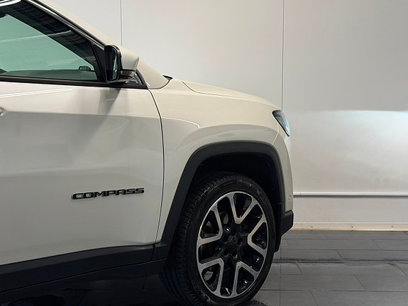 Jeep Compass 15 of 30