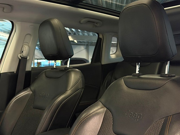 Jeep Compass 21 of 30