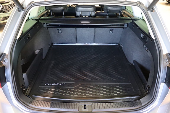Volkswagen Passat 6 of 27