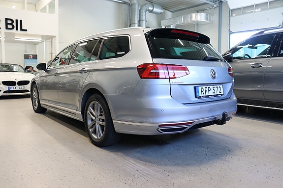 Volkswagen Passat 4 of 27