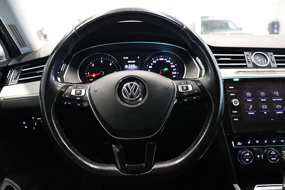Volkswagen Passat 15 of 27