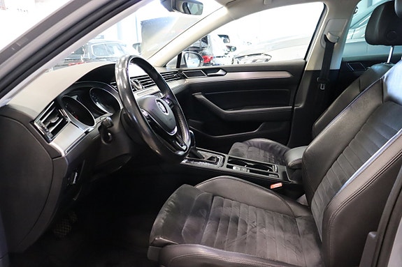 Volkswagen Passat 10 of 27