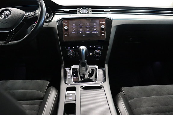Volkswagen Passat 16 of 27