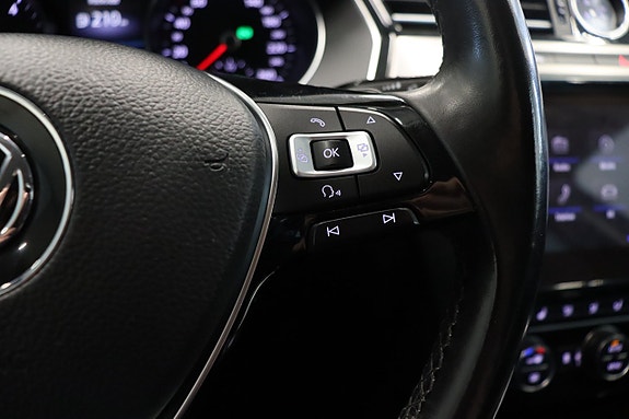 Volkswagen Passat 18 of 27