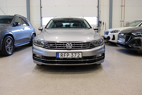 Volkswagen Passat 3 of 27