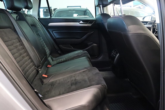 Volkswagen Passat 13 of 27