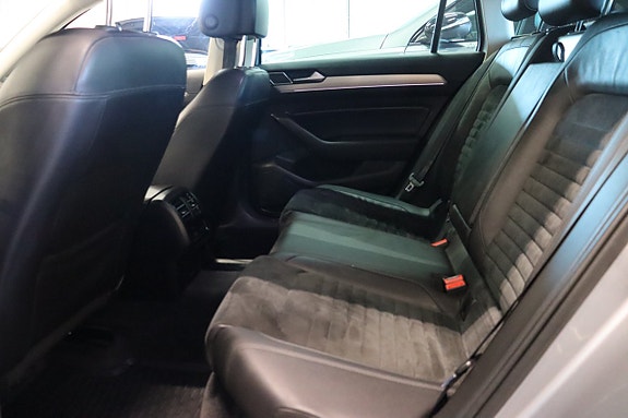 Volkswagen Passat 12 of 27