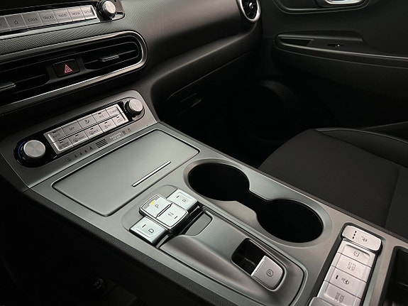 Hyundai Kona 26 of 30