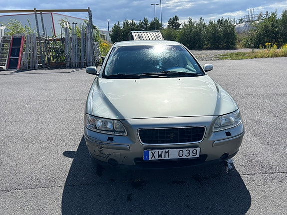 Volvo S60 2 of 17