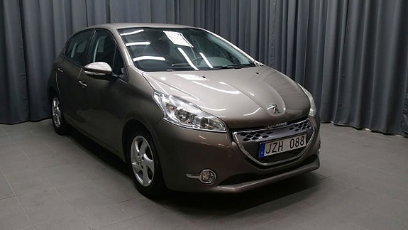Peugeot 208 3 of 10