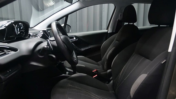 Peugeot 208 8 of 10