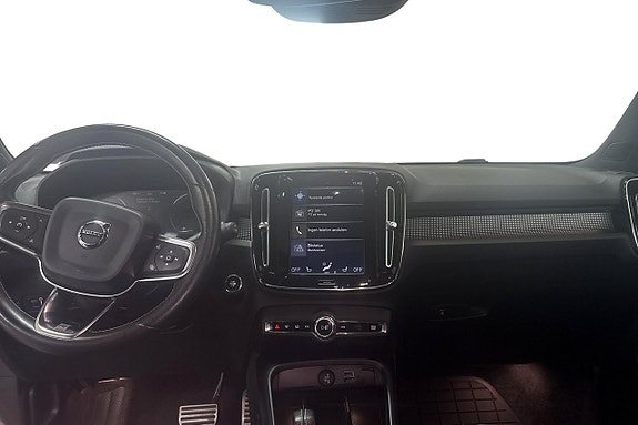 Volvo XC40 8 of 11