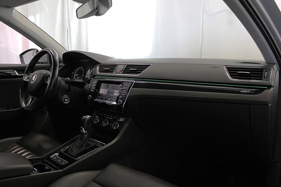 Skoda Superb 15 of 28