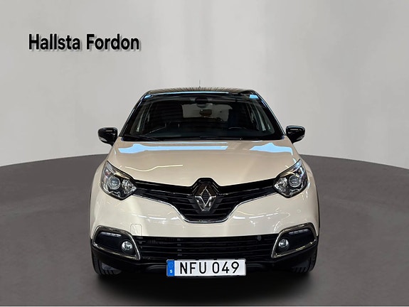 Renault Captur 2 of 17