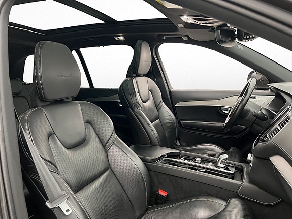 Volvo XC90 10 of 30