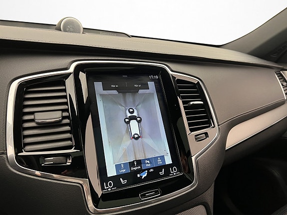 Volvo XC90 26 of 30