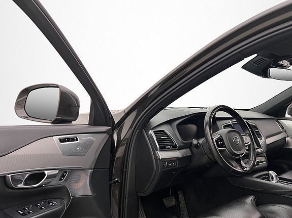 Volvo XC90 15 of 30