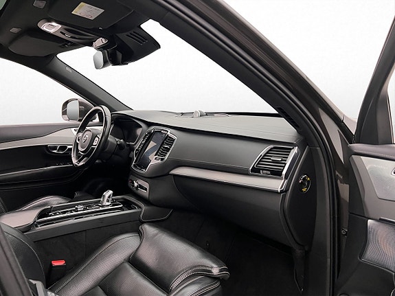 Volvo XC90 11 of 30