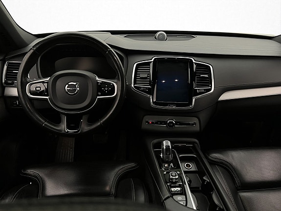Volvo XC90 13 of 30
