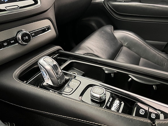 Volvo XC90 27 of 30