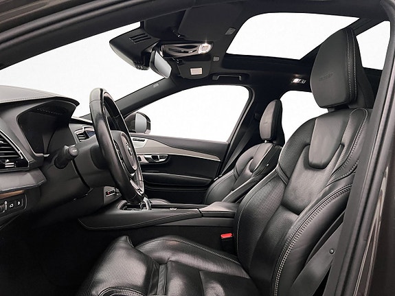 Volvo XC90 16 of 30