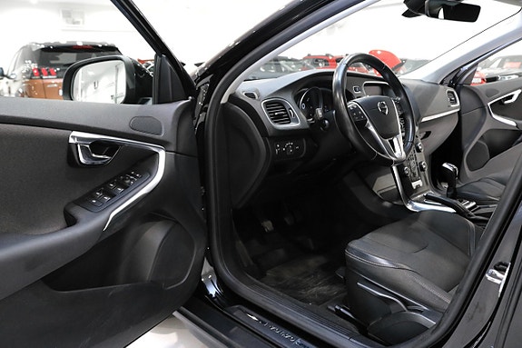 Volvo V40 Cross Country 11 of 23