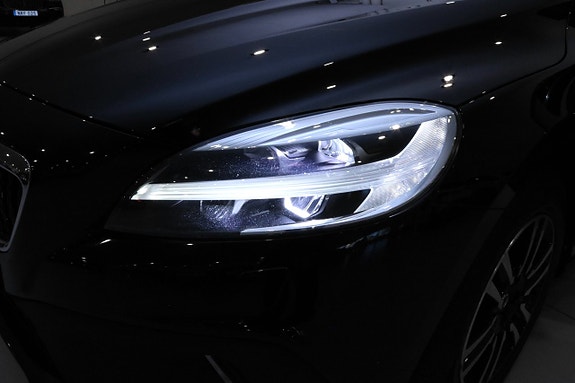 Volvo V40 Cross Country 9 of 23