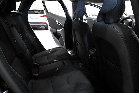 Volvo V40 Cross Country 17 of 23