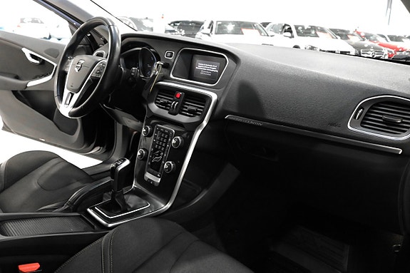 Volvo V40 Cross Country 12 of 23
