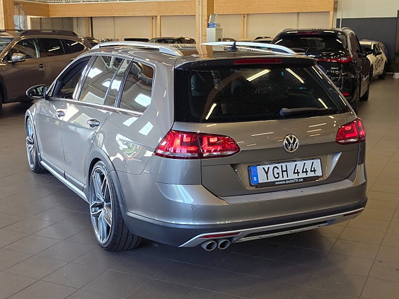 Volkswagen Golf Alltrack 4 of 14