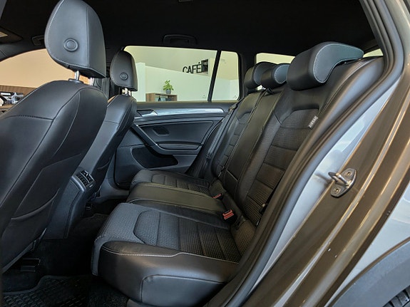 Volkswagen Golf Alltrack 10 of 14